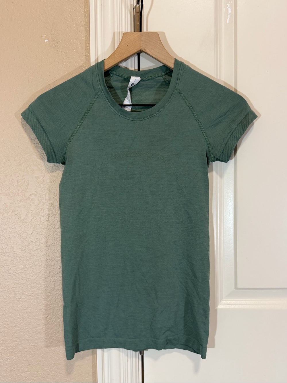 Lululemon Swiftly Tech Short-Sleeve Shirt 2.0
Medium Forest Size 2 - Picture 2 of 7